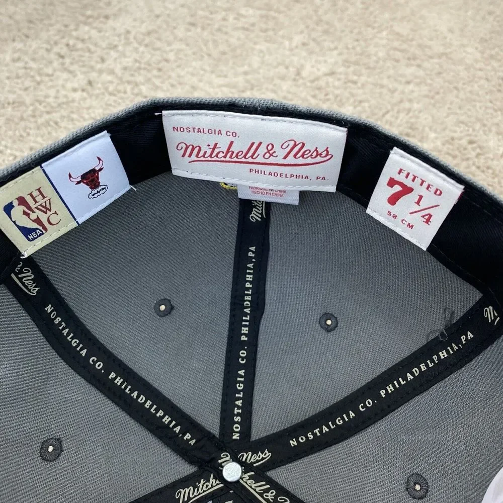 Chicago Bulls Hat Mitchell & Ness 7 1/4 Carbon‎ 1996 Finals Patch Windy City Cap